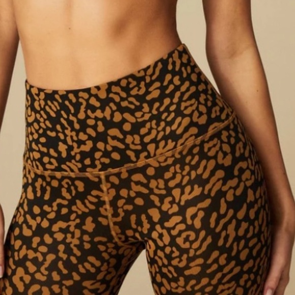 NEW Tan + Lines by Sivan Ayla Leopard WorkOut Set, L - Picture 8 of 9